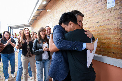 ZDERO ENTREGÓ VIVIENDAS Y TÍTULOS DE PROPIEDAD EN SANTA SYLVINA